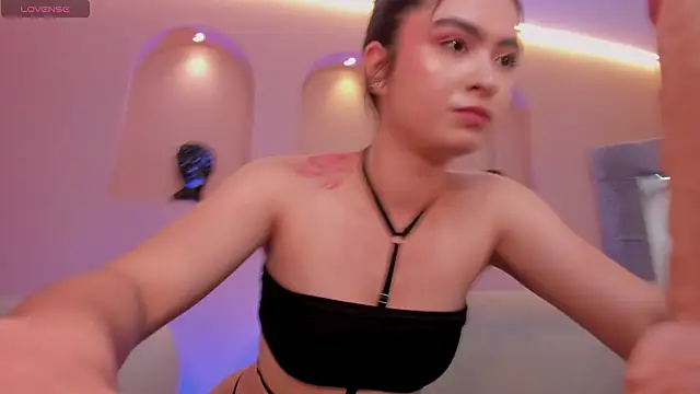 LucyWeiss  online show from October 16, 9:50 pm