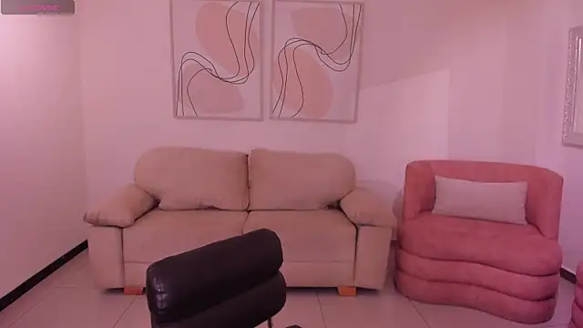 LucyWeiss  online show from November 19, 9:15 pm