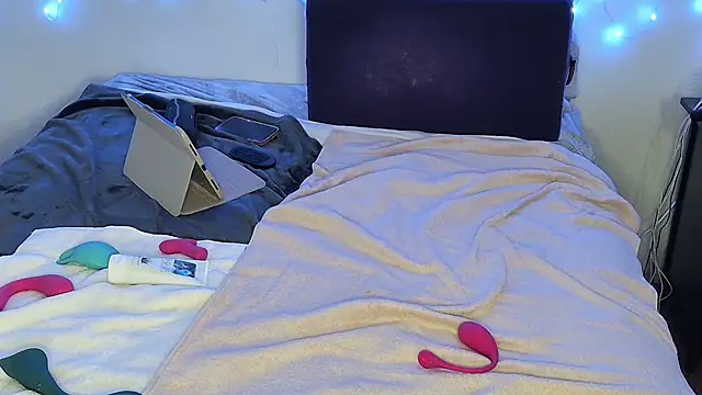 luvely gurl online show from November 27, 5:43 am