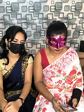 Family02 online show from December 18, 6:12 pm