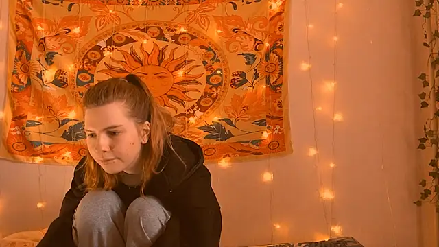 AliceCUNTach online show from April 10, 6:30 am