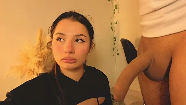 Snapshot of 0ne_0f_0ne chatting on October 7, 11:20 pm 0ne 0f 0ne online show from October 7, 11:20 pm