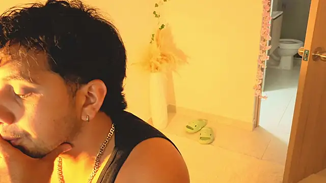 Snapshot of 0ne_0f_0ne chatting on October 22, 12:48 am 0ne 0f 0ne online show from October 22, 12:48 am