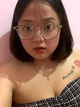Snapshot of July-y chatting on September 9, 1:33 pm July-y online show from September 9, 1:33 pm