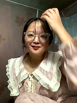 Snapshot of July-y chatting on September 20, 2:32 am July-y online show from September 20, 2:32 am