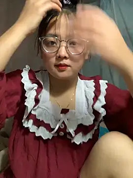 Snapshot of July-y chatting on September 15, 1:52 pm July-y online show from September 15, 1:52 pm