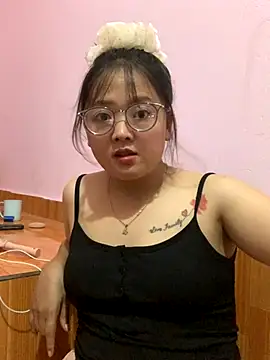 Snapshot of July-y chatting on September 10, 1:55 pm July-y online show from September 10, 1:55 pm