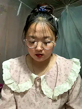 Snapshot of July-y chatting on September 21, 1:10 pm July-y online show from September 21, 1:10 pm