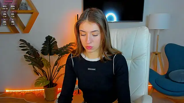 SweetVikki online show from February 9, 9:44 am