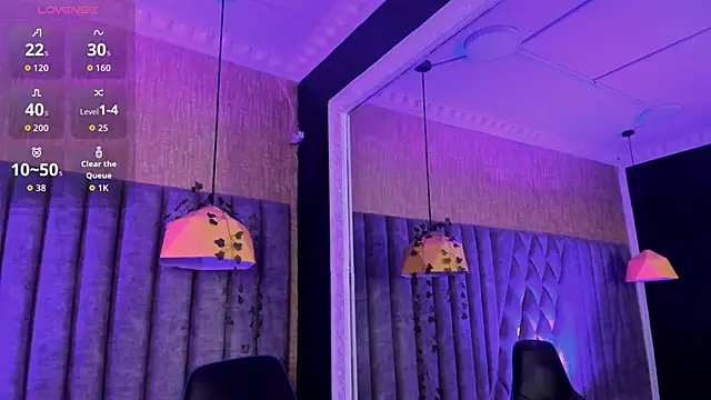 SkylerBloomm online show from March 22, 8:20 am