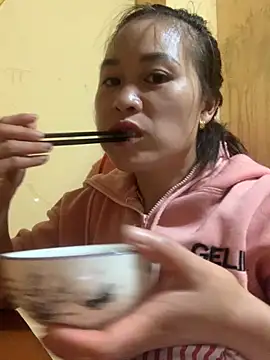 tuyetnhi-00 online show from October 21, 5:11 am