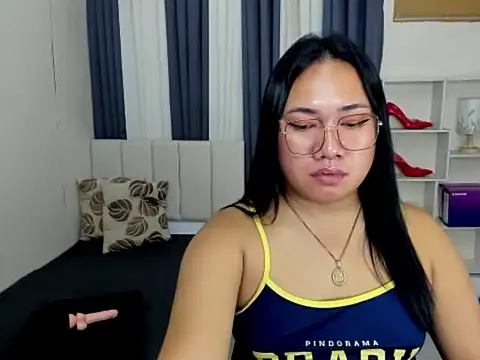 TsUncutKaren online show from January 13, 7:03 am