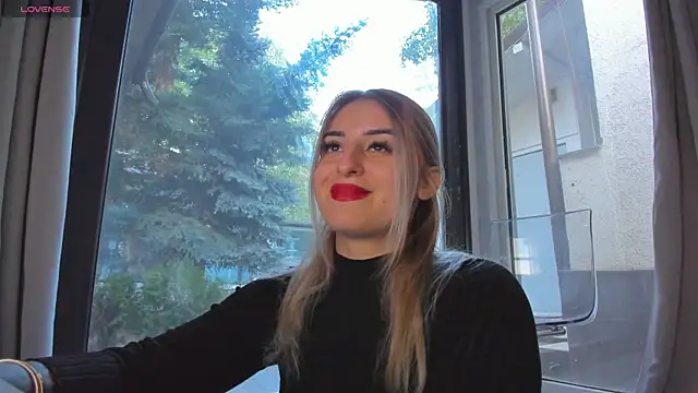 Ella Vee online show from October 1, 5:01 am