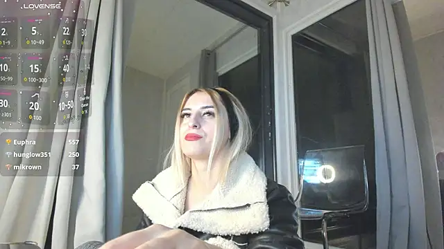 Ella Vee online show from October 31, 3:52 am