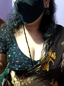 luci-queen online show from October 7, 3:55 am