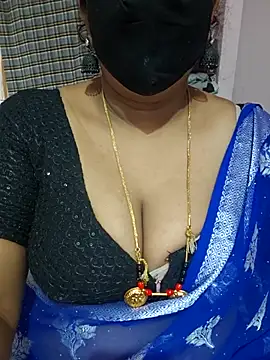 luci-queen online show from April 18, 7:00 am