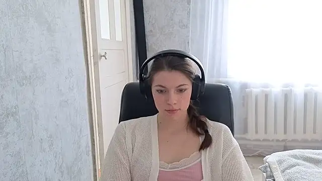 CutieAnny online show from November 6, 5:57 am