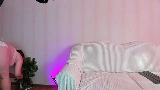 DanaJonson online show from November 17, 8:26 am