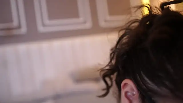 Tayler Kim online show from November 18, 6:42 pm