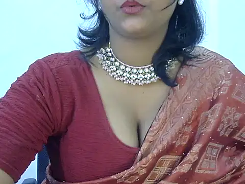 Hott Noor online show from November 12, 9:02 pm
