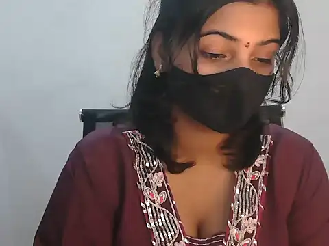 Hott Noor online show from November 30, 5:06 pm