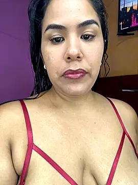 Snapshot of Roxxybigboobs chatting on October 27, 6:03 pm Roxxybigboobs online show from October 27, 6:03 pm