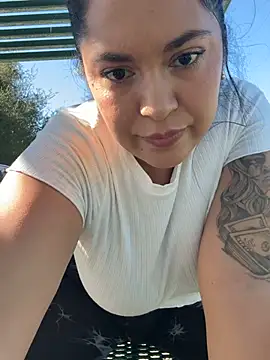 latina curvy22 online show from February 8, 8:45 pm