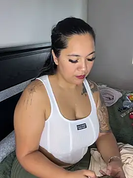 Snapshot of latina_curvy22 chatting on September 21, 10:08 pm latina curvy22 online show from September 21, 10:08 pm
