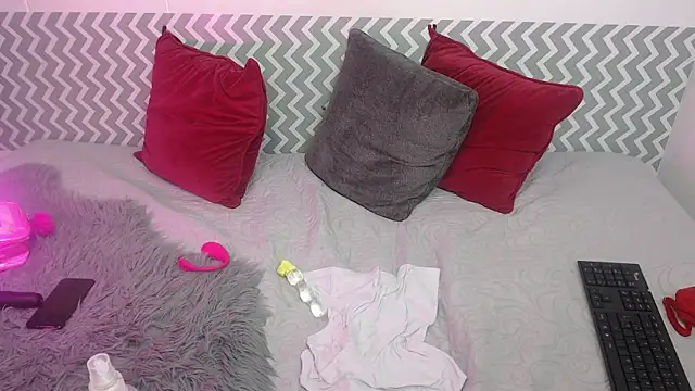 EmilyCoy  online show from December 23, 3:43 am