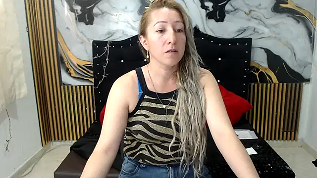 swetchrystal online show from October 1, 1:49 pm