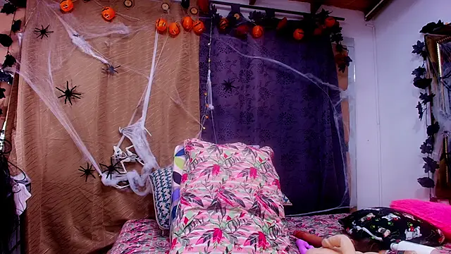 sweegirl69 online show from October 23, 12:00 pm