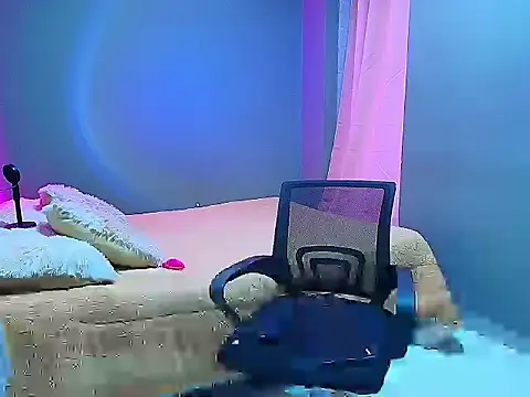 Snapshot of sophiejuicy_ chatting on September 28, 5:03 am sophiejuicy online show from September 28, 5:03 am