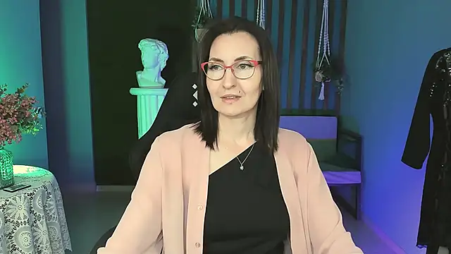 Snapshot of UnaTerra chatting on October 13, 9:23 am UnaTerra online show from October 13, 9:23 am