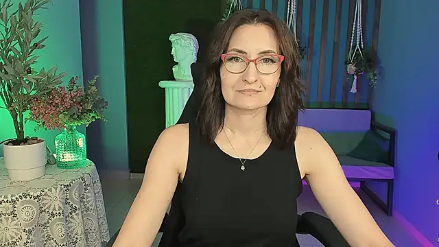 Snapshot of UnaTerra chatting on October 4, 5:13 am UnaTerra online show from October 4, 5:13 am