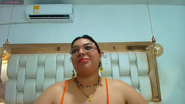 TiffantyAndStacy online show from October 23, 7:53 pm