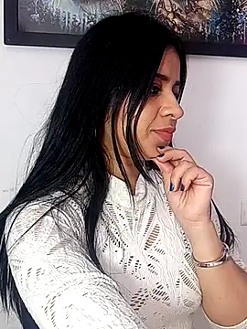 ValerieLove  online show from November 3, 8:24 pm