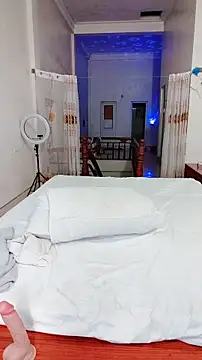 JunCii online show from April 5, 6:18 pm