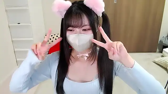 Snapshot of moka-neko chatting on October 8, 11:47 am moka-neko online show from October 8, 11:47 am