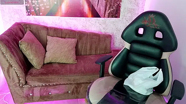 Ariannaa m online show from October 30, 8:32 pm