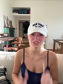 SophiiaStarr online show from September 14, 4:05 pm