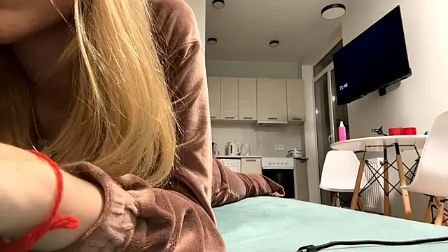 Snapshot of Denni_Spilber chatting on October 5, 6:46 pm Denni Spilber online show from October 5, 6:46 pm