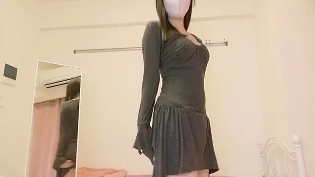 roachan  online show from February 10, 3:37 pm