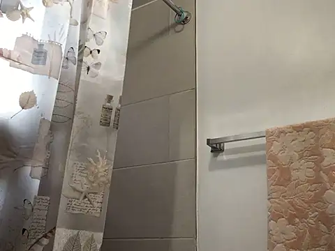 littyleesh1 online show from October 4, 9:19 pm