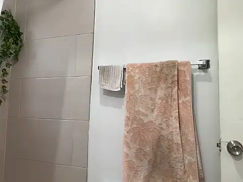 littyleesh1 online show from September 17, 9:02 pm