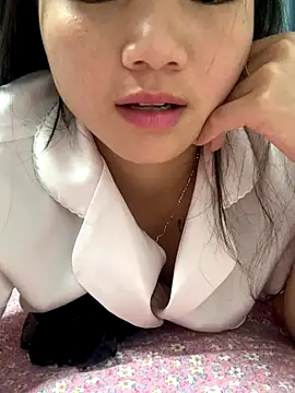 Emlyly-18 online show from October 21, 7:12 am