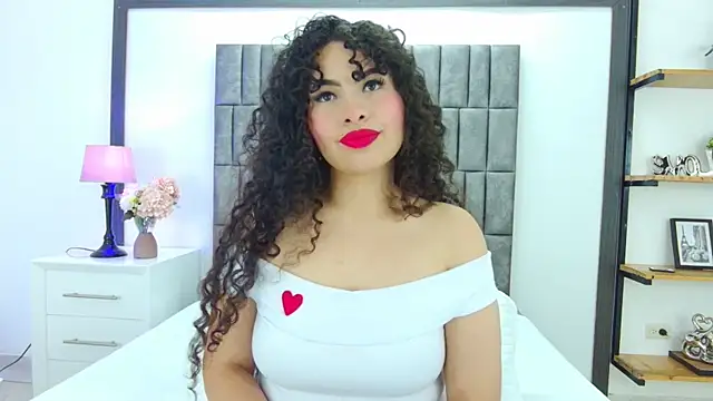 Snapshot of Skyler_Fox_ chatting on October 8, 8:35 pm Skyler Fox online show from October 8, 8:35 pm