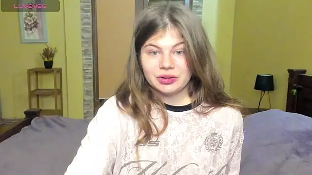 Lilly Jess online show from November 4, 7:30 pm