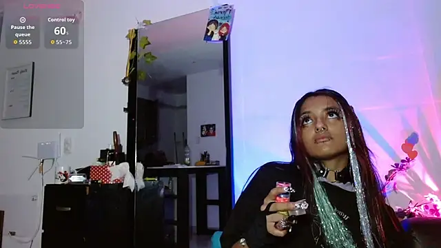 carolinerue online show from October 8, 8:18 am