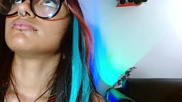 carolinerue online show from November 24, 7:16 pm