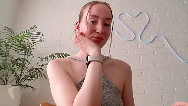 WhitePrincessLuna online show from April 14, 1:22 pm